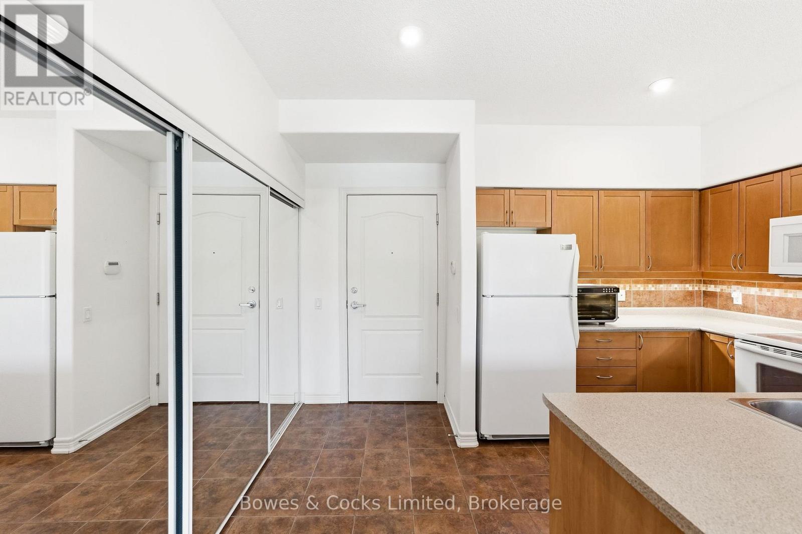 110 - 869 Clonsilla Avenue, Peterborough (Otonabee Ward 1), Ontario  K9J 0B7 - Photo 7 - X13444412