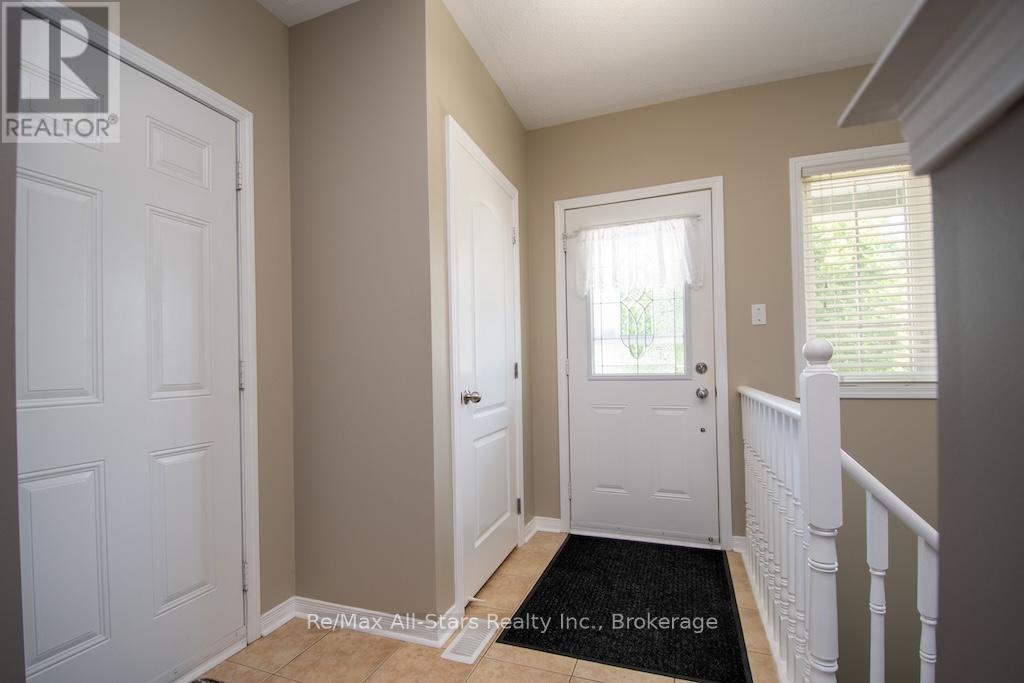 72 Cook Street, Kawartha Lakes (Lindsay), Ontario  K9V 0C7 - Photo 3 - X13444524