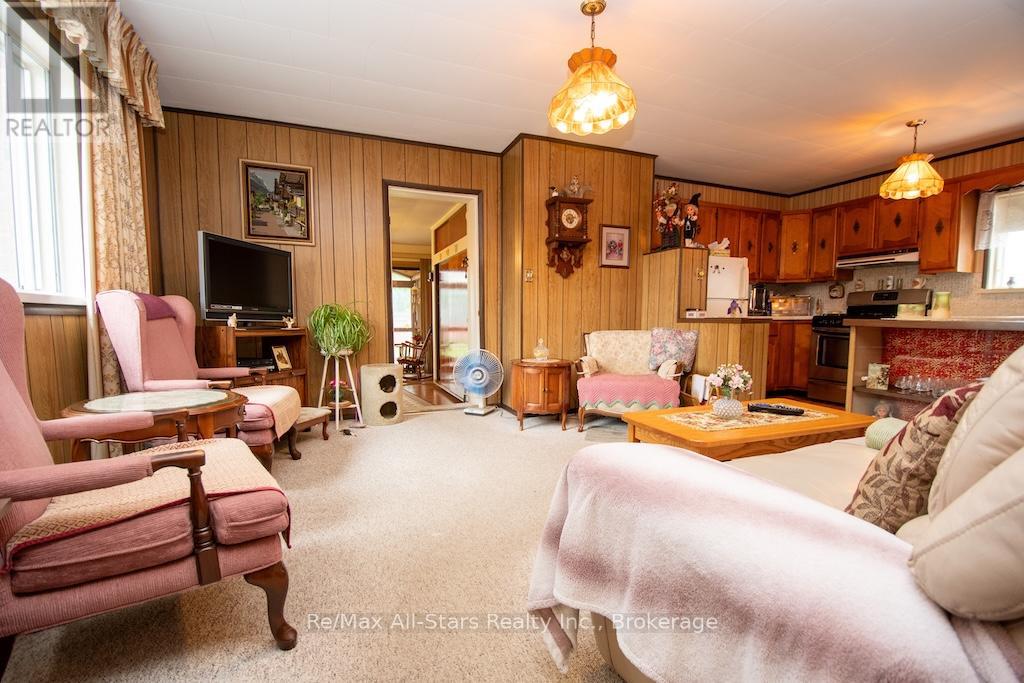 102 Queen Street, Kawartha Lakes (Lindsay), Ontario  K9V 1G6 - Photo 10 - X13444584