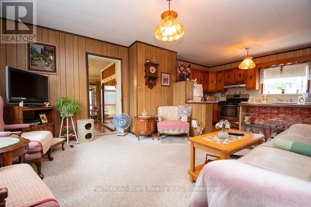 102 Queen Street, Kawartha Lakes (Lindsay), Ontario  K9V 1G6 - Photo 11 - X13444584