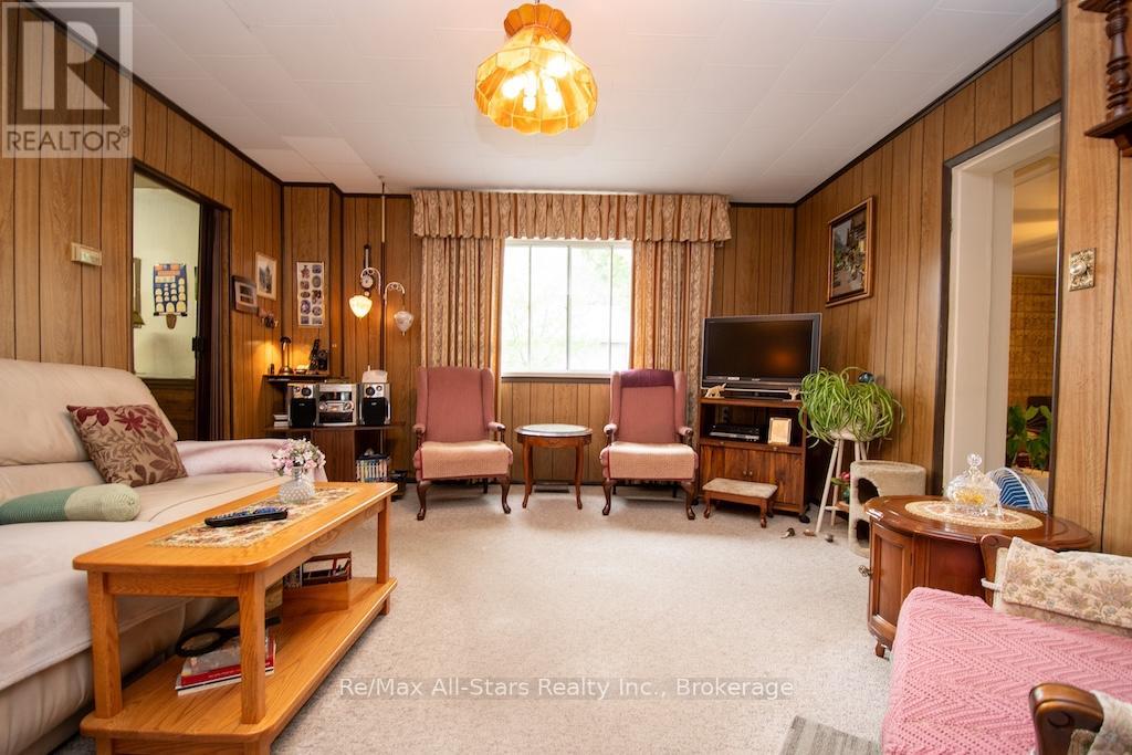 102 Queen Street, Kawartha Lakes (Lindsay), Ontario  K9V 1G6 - Photo 12 - X13444584