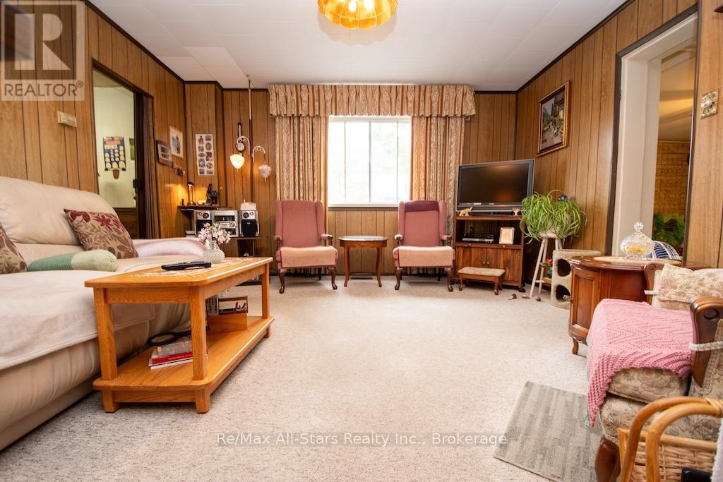 102 Queen Street, Kawartha Lakes (Lindsay), Ontario  K9V 1G6 - Photo 13 - X13444584