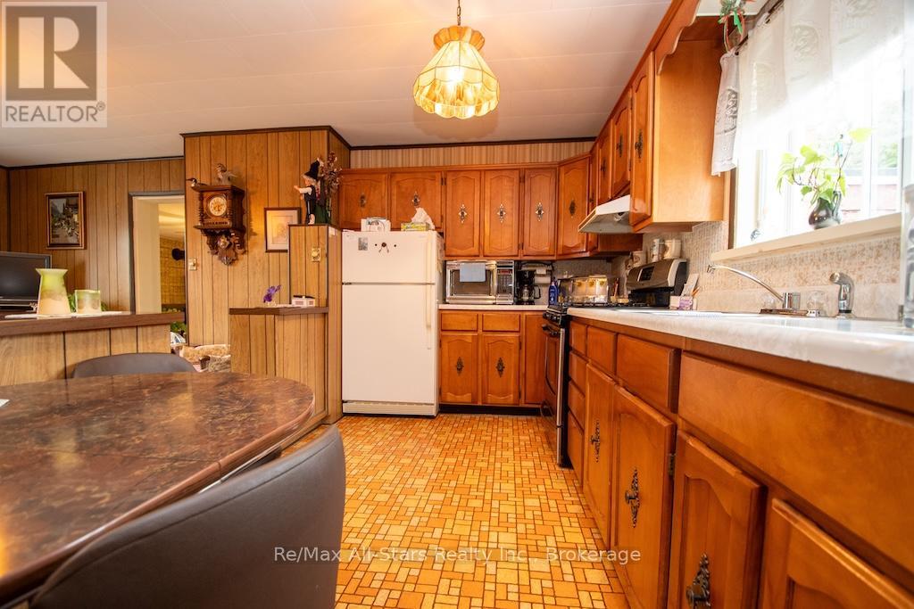 102 Queen Street, Kawartha Lakes (Lindsay), Ontario  K9V 1G6 - Photo 18 - X13444584