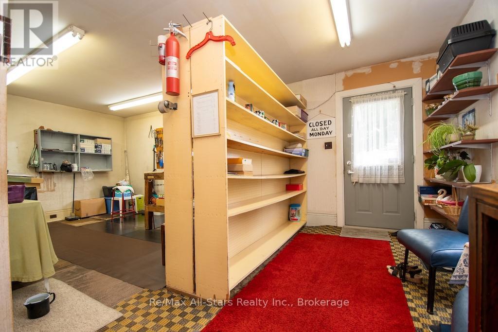 102 Queen Street, Kawartha Lakes (Lindsay), Ontario  K9V 1G6 - Photo 4 - X13444584