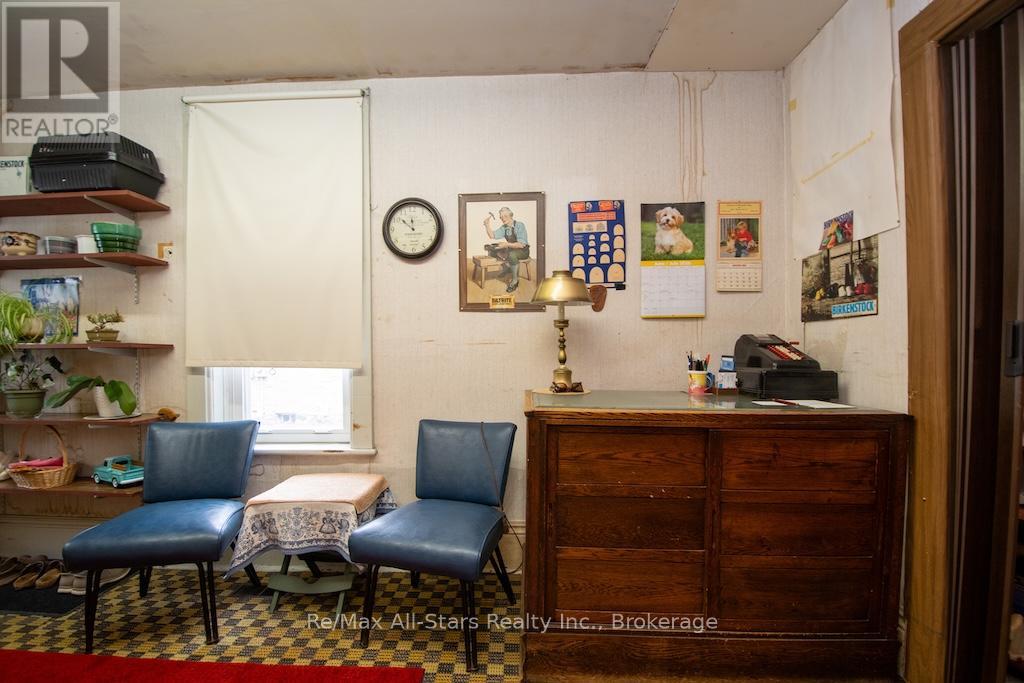 102 Queen Street, Kawartha Lakes (Lindsay), Ontario  K9V 1G6 - Photo 6 - X13444584