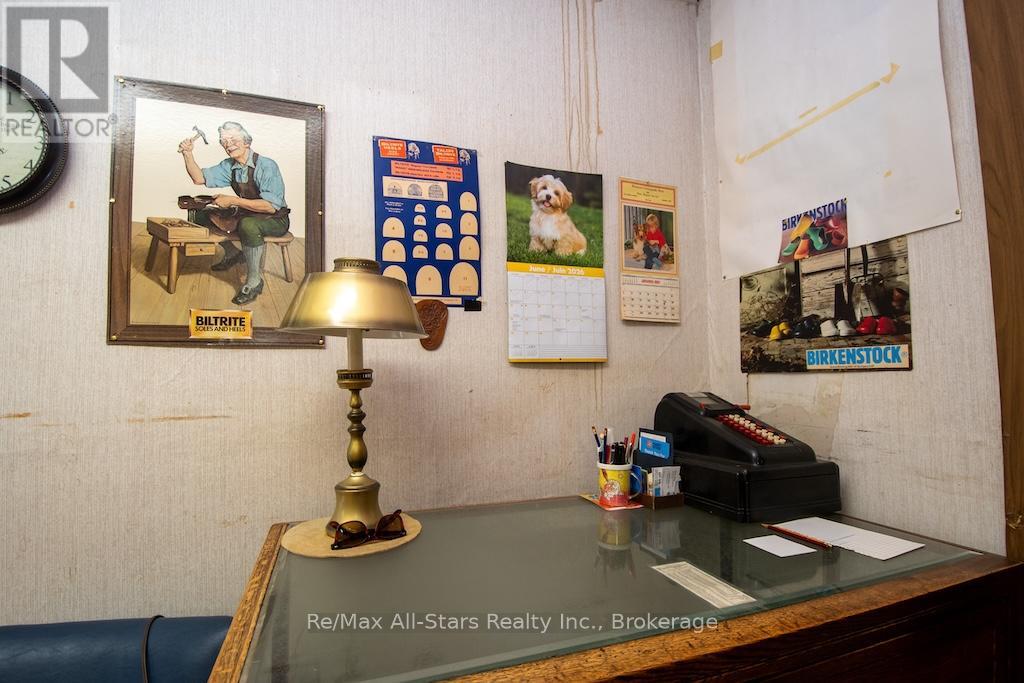 102 Queen Street, Kawartha Lakes (Lindsay), Ontario  K9V 1G6 - Photo 7 - X13444584