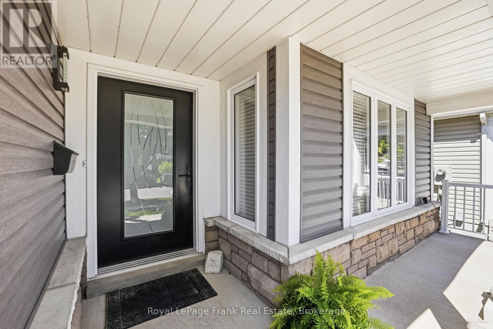 232 Shipway Avenue, Clarington (Newcastle), Ontario  L1B 1M8 - Photo 3 - E13445534