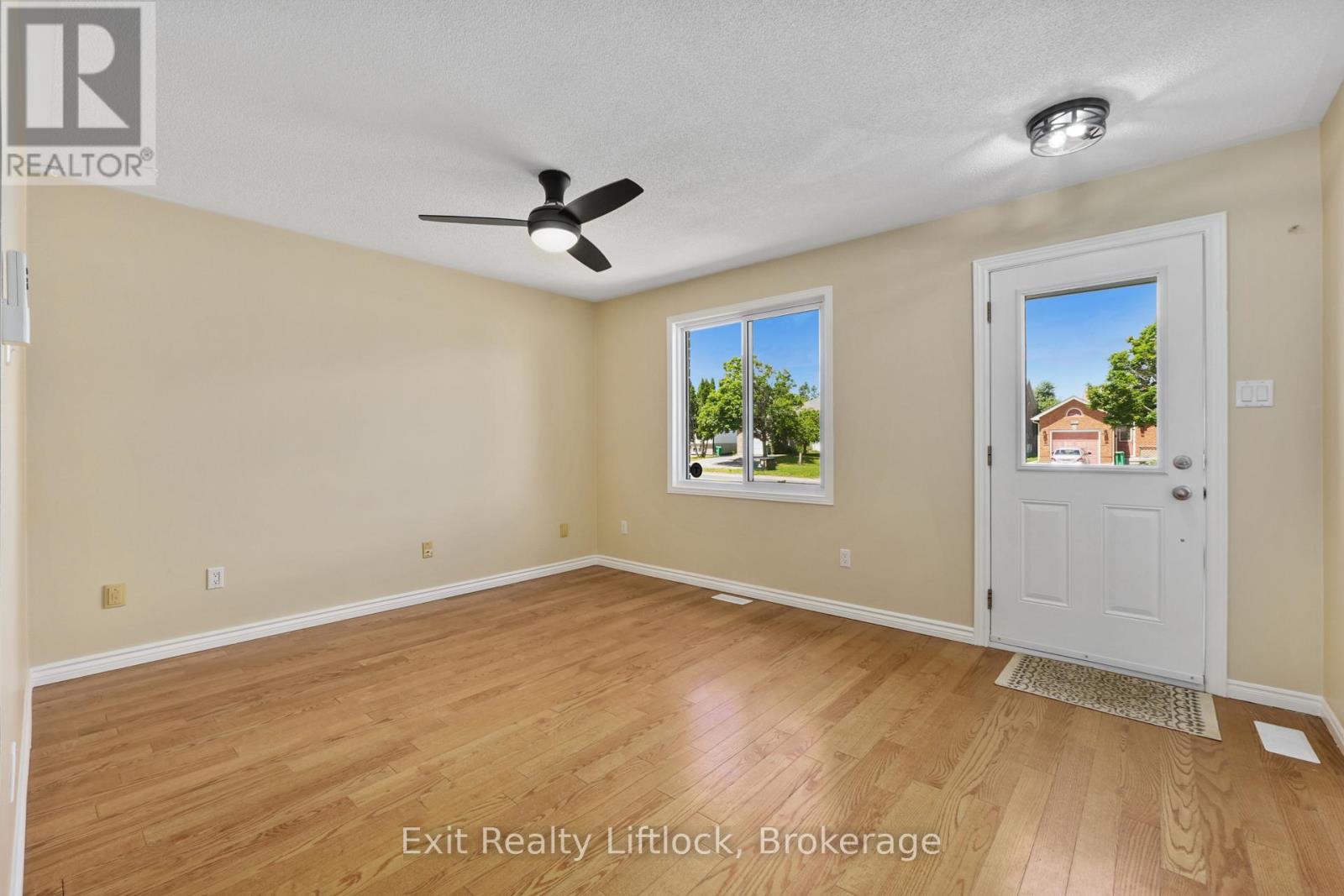 129 Towerhill Road, Peterborough (Northcrest Ward 5), Ontario  K9H 7M7 - Photo 4 - X13445378