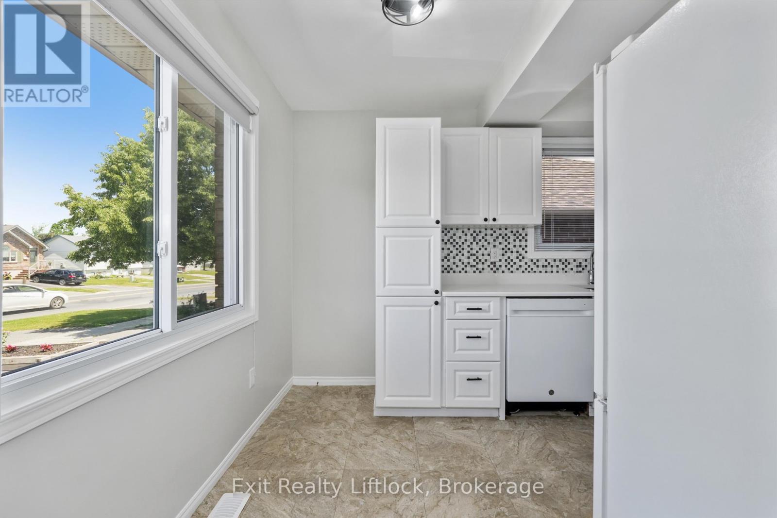 129 Towerhill Road, Peterborough (Northcrest Ward 5), Ontario  K9H 7M7 - Photo 6 - X13445378