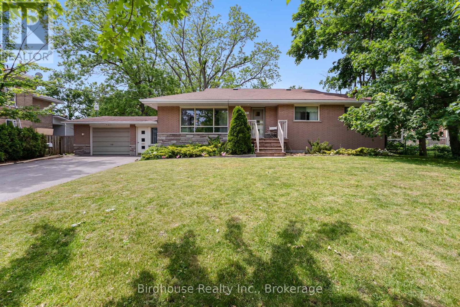 65 Victoria Avenue N, Kawartha Lakes (Lindsay), Ontario  K9V 4G6 - Photo 2 - X13445680