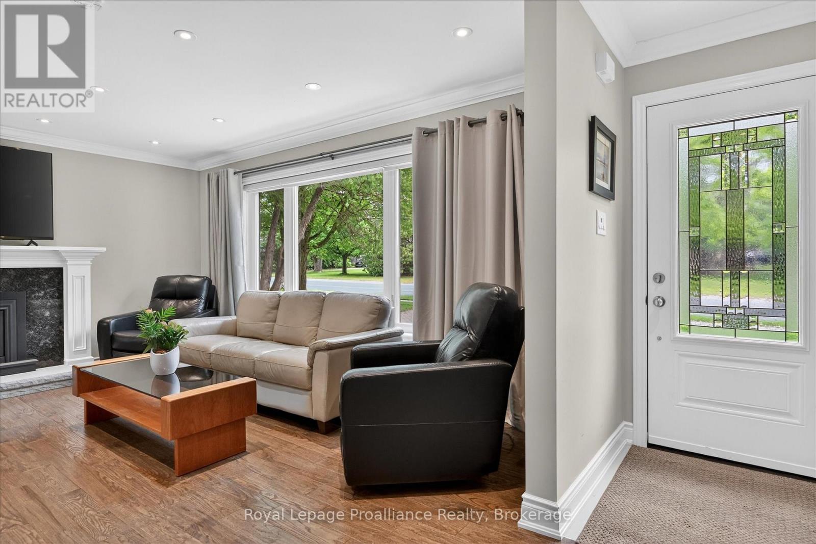 59 Wallis Drive, Peterborough (Monaghan Ward 2), Ontario  K9J 6B9 - Photo 3 - X13446712