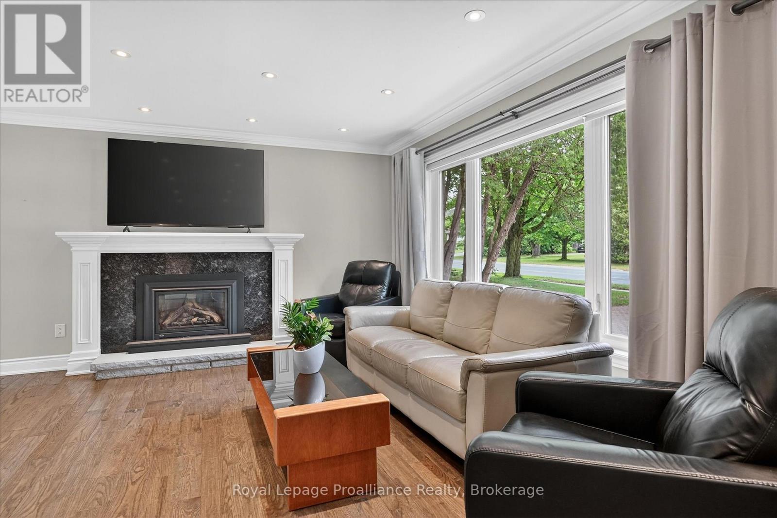 59 Wallis Drive, Peterborough (Monaghan Ward 2), Ontario  K9J 6B9 - Photo 4 - X13446712