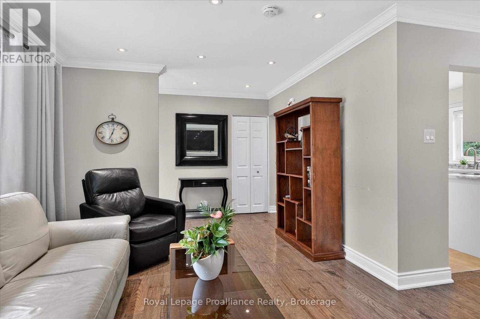 59 Wallis Drive, Peterborough (Monaghan Ward 2), Ontario  K9J 6B9 - Photo 6 - X13446712