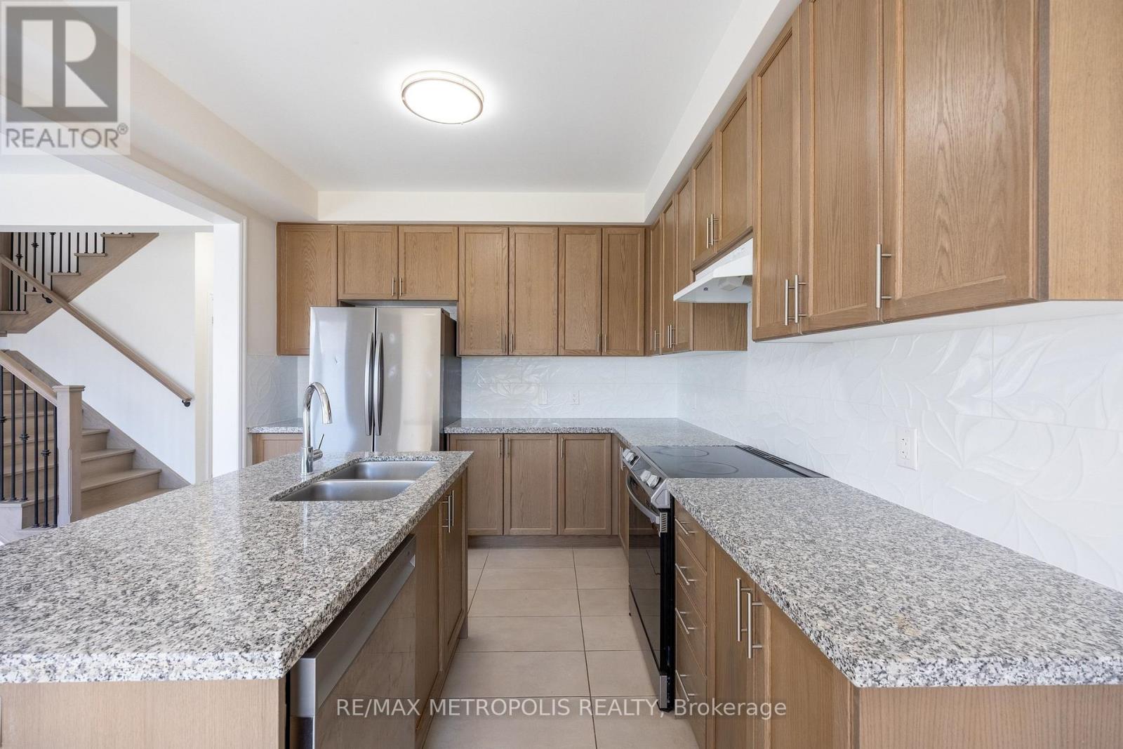 39 Northrop Avenue, Clarington (Newcastle), Ontario  L1B 0W6 - Photo 11 - E13448058