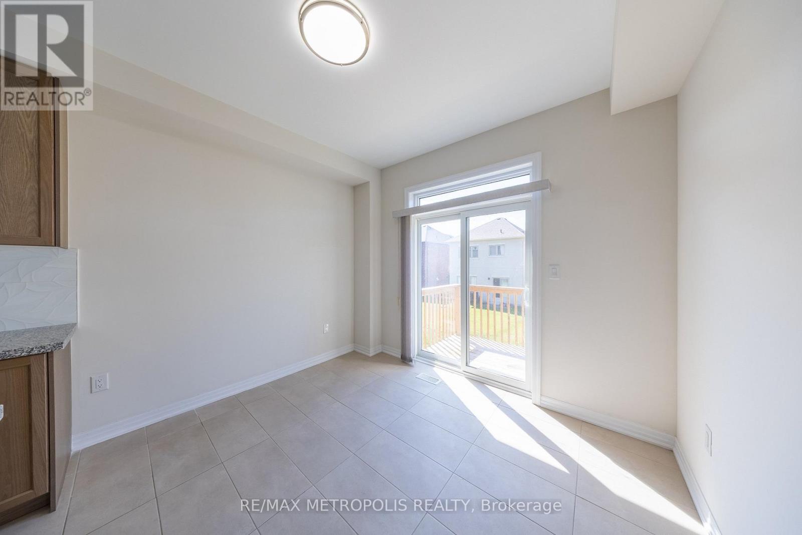 39 Northrop Avenue, Clarington (Newcastle), Ontario  L1B 0W6 - Photo 13 - E13448058