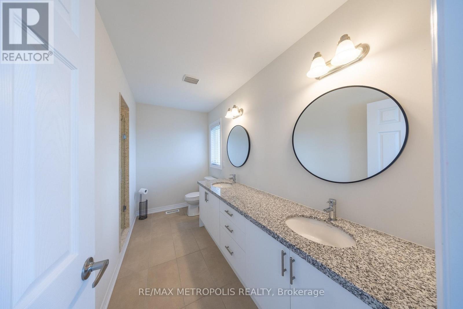 39 Northrop Avenue, Clarington (Newcastle), Ontario  L1B 0W6 - Photo 17 - E13448058