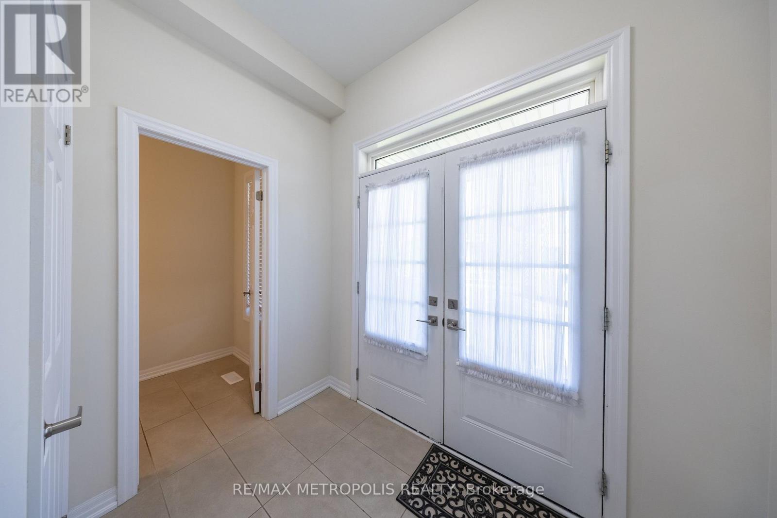 39 Northrop Avenue, Clarington (Newcastle), Ontario  L1B 0W6 - Photo 2 - E13448058