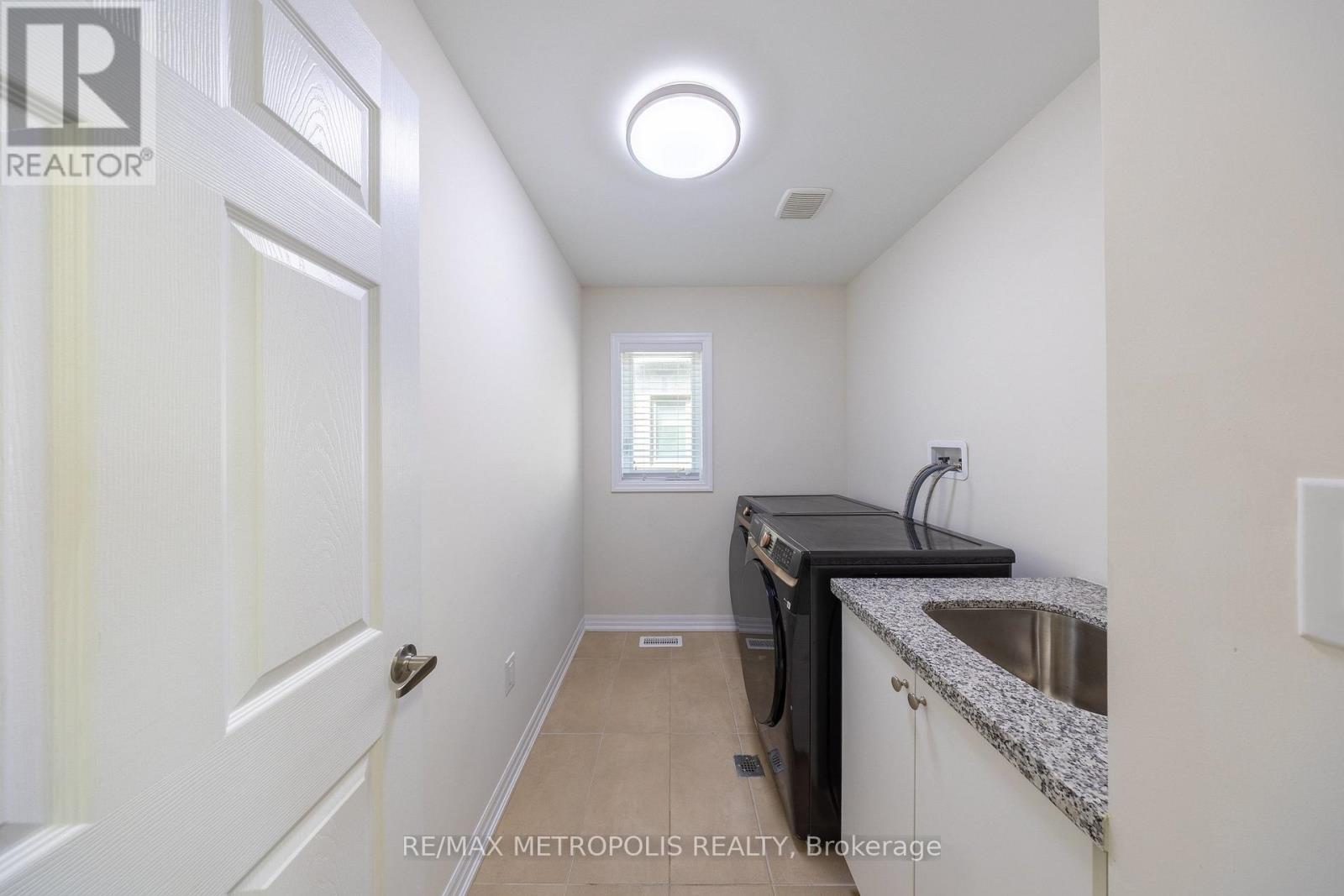 39 Northrop Avenue, Clarington (Newcastle), Ontario  L1B 0W6 - Photo 23 - E13448058
