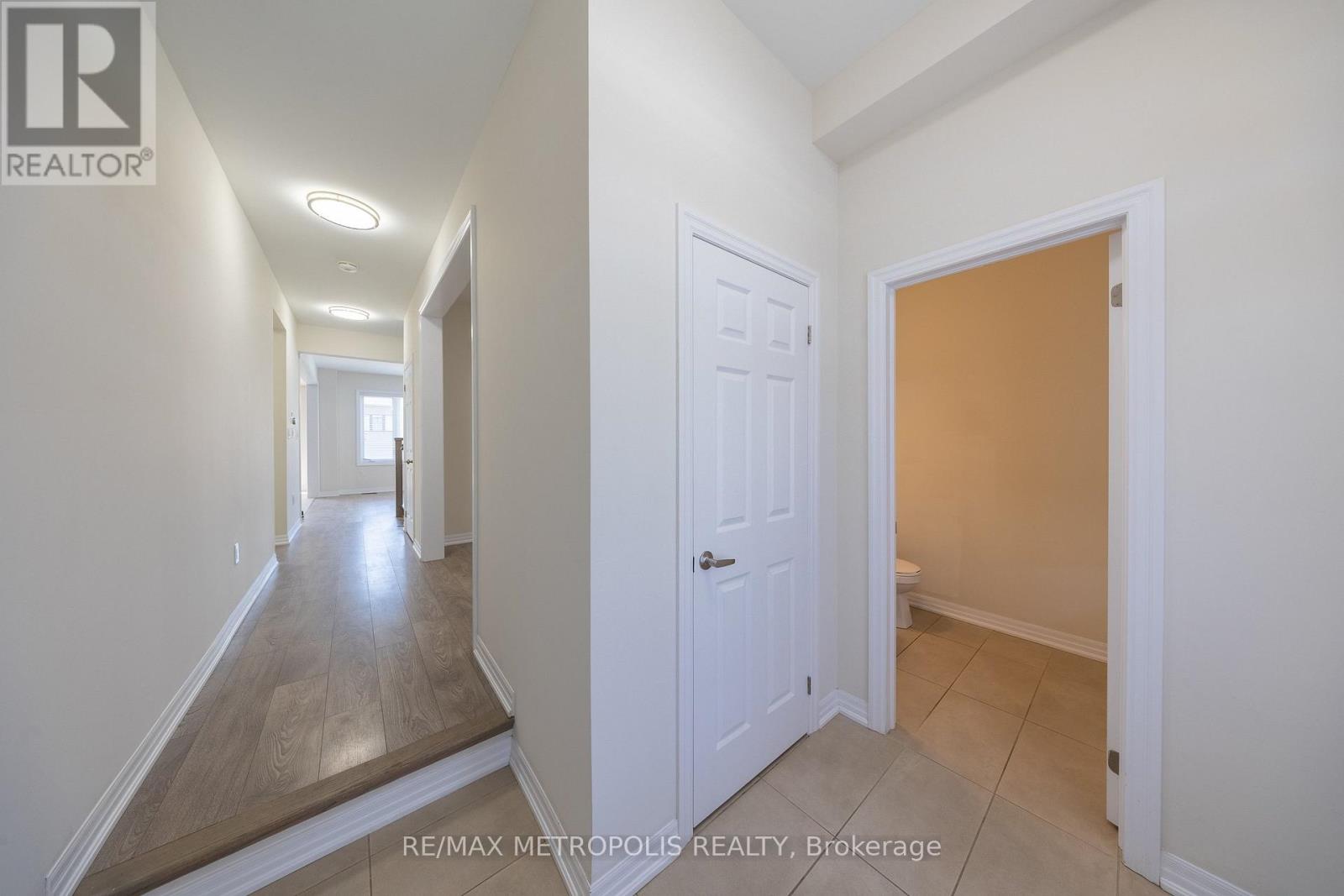 39 Northrop Avenue, Clarington (Newcastle), Ontario  L1B 0W6 - Photo 3 - E13448058