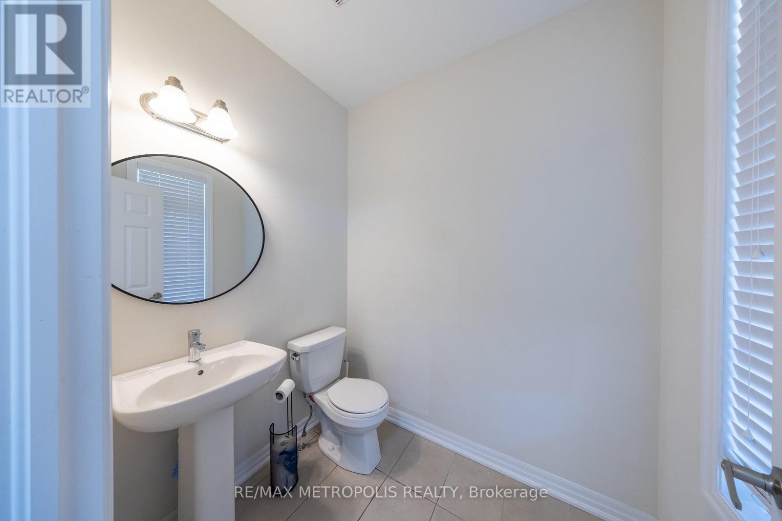39 Northrop Avenue, Clarington (Newcastle), Ontario  L1B 0W6 - Photo 4 - E13448058