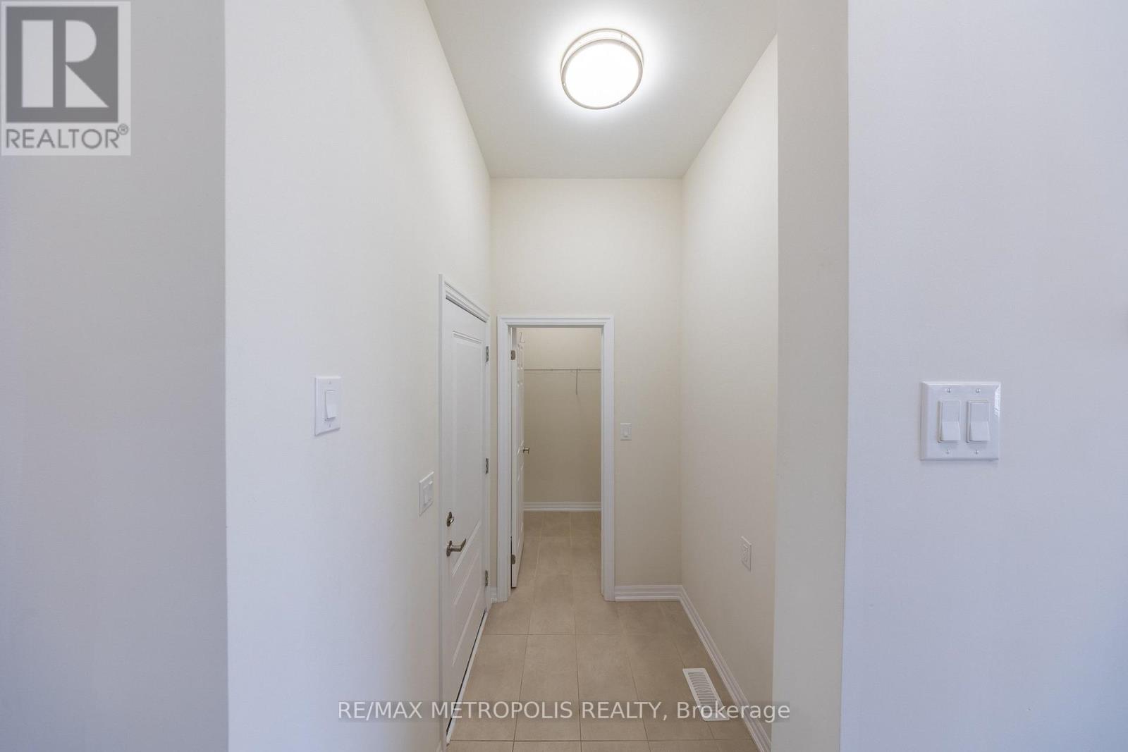 39 Northrop Avenue, Clarington (Newcastle), Ontario  L1B 0W6 - Photo 7 - E13448058