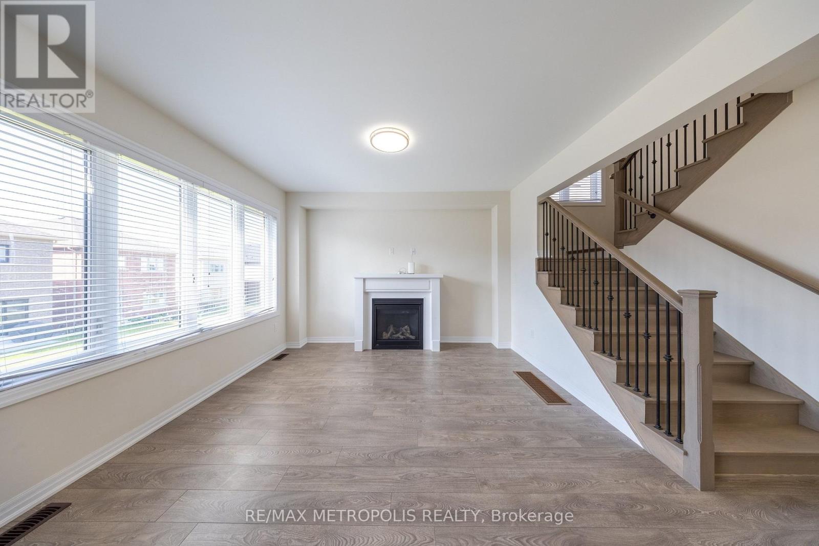 39 Northrop Avenue, Clarington (Newcastle), Ontario  L1B 0W6 - Photo 9 - E13448058
