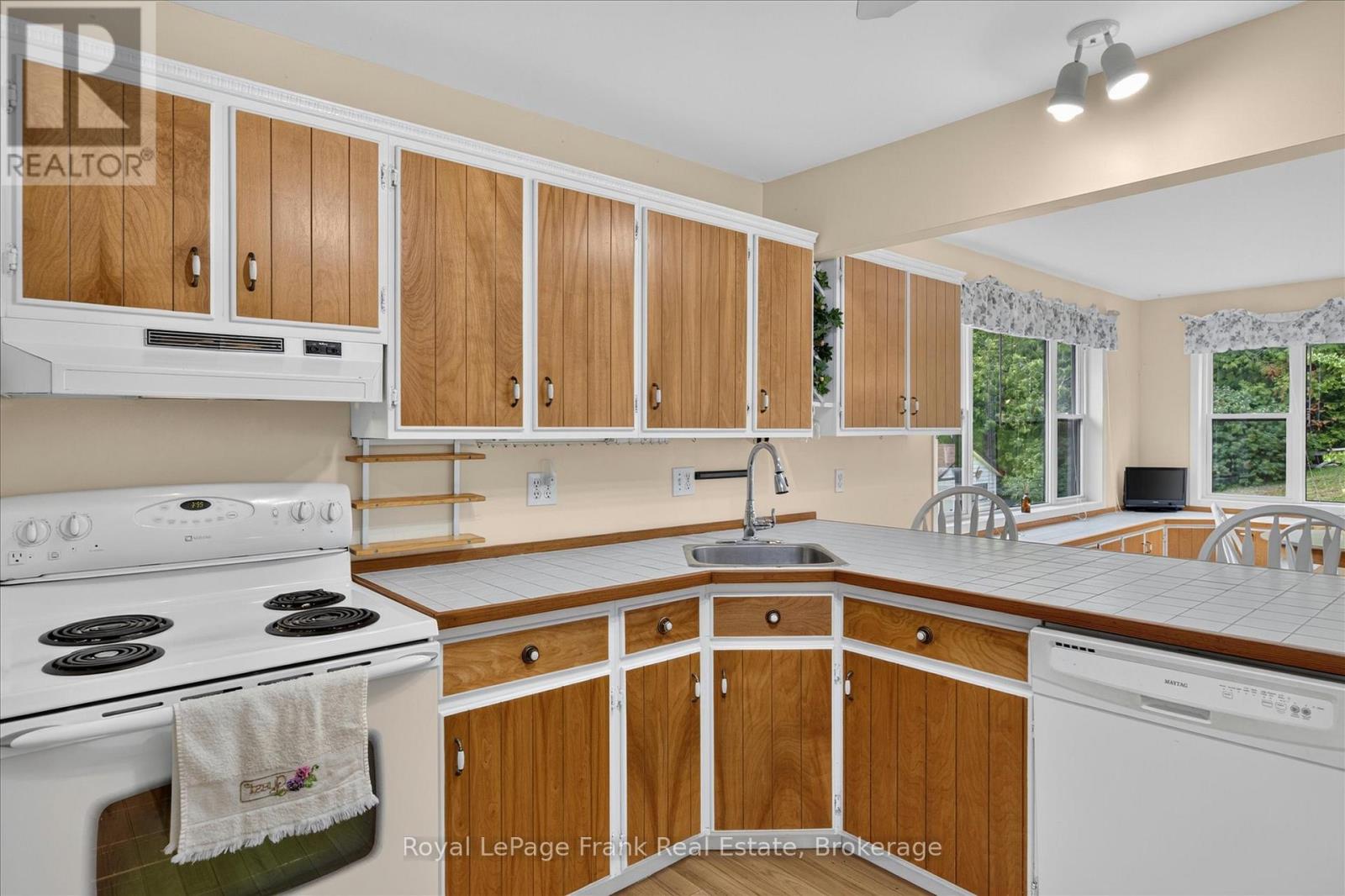 18 Redwood Court, Peterborough (Monaghan Ward 2), Ontario  K9K 1M5 - Photo 10 - X13451096