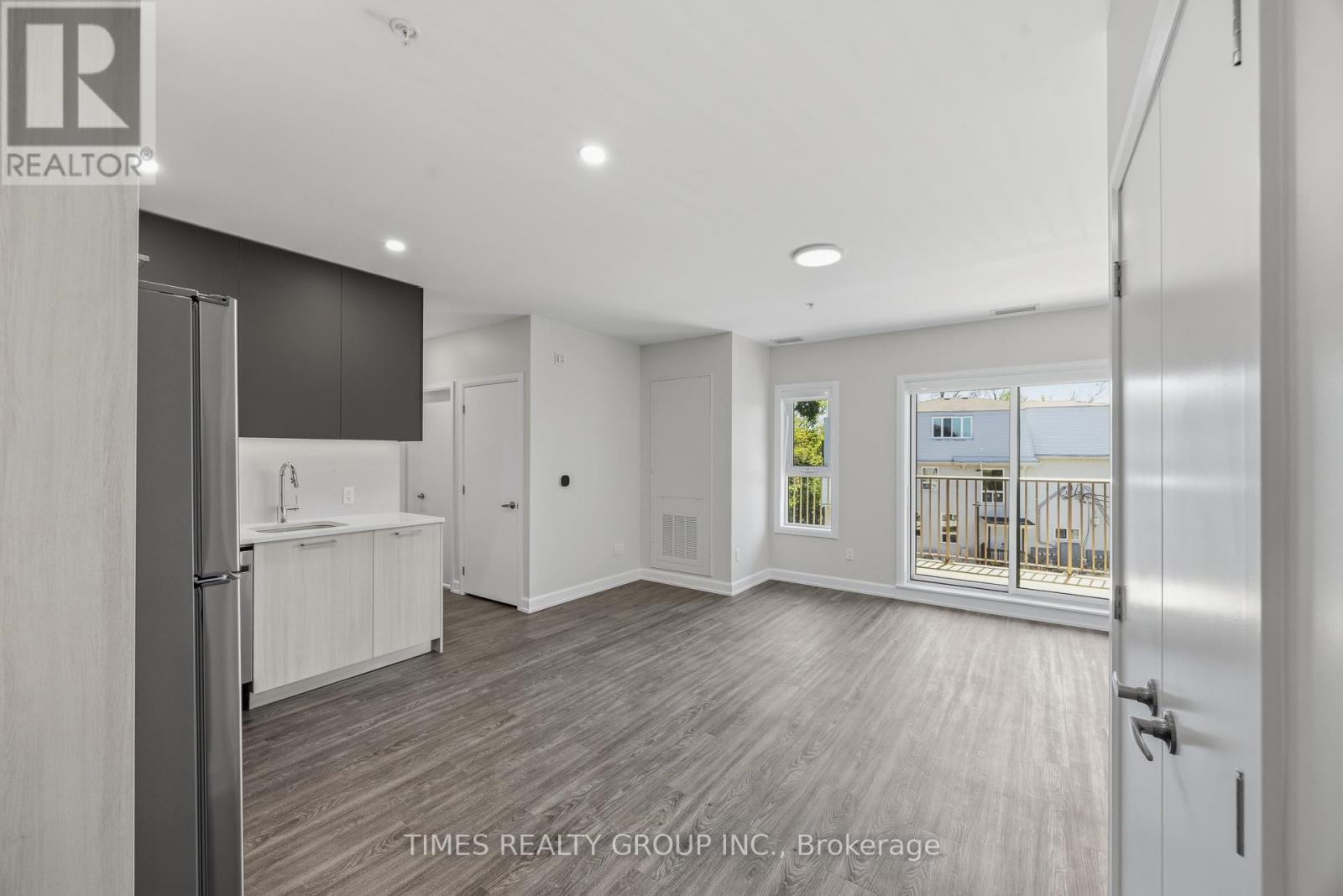 202 - 369 Hunter Street W, Peterborough (Town Ward 3), Ontario  K9H 2M5 - Photo 2 - X13452352