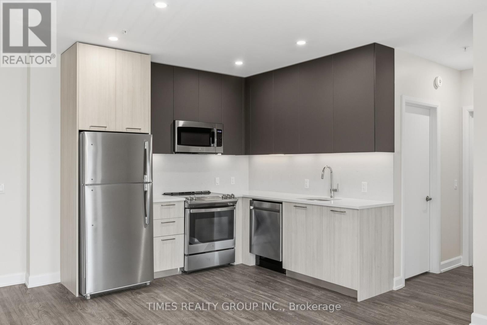202 - 369 Hunter Street W, Peterborough (Town Ward 3), Ontario  K9H 2M5 - Photo 3 - X13452352