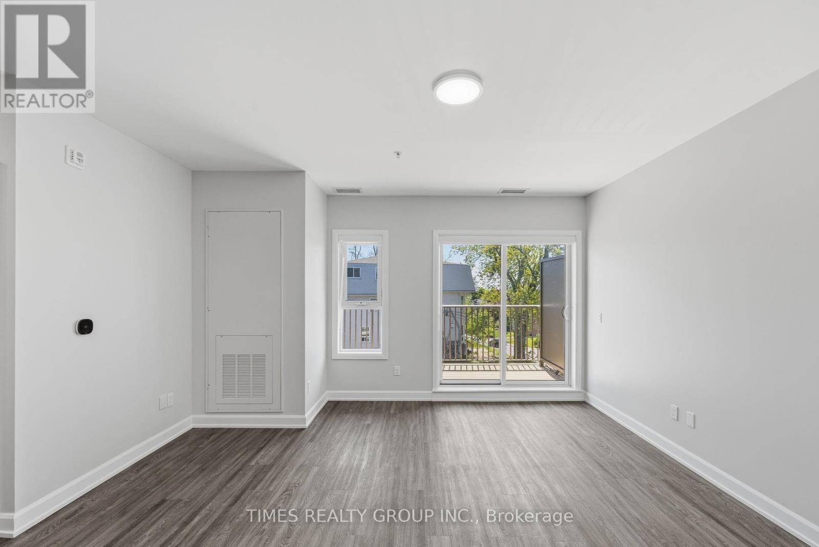 202 - 369 Hunter Street W, Peterborough (Town Ward 3), Ontario  K9H 2M5 - Photo 4 - X13452352