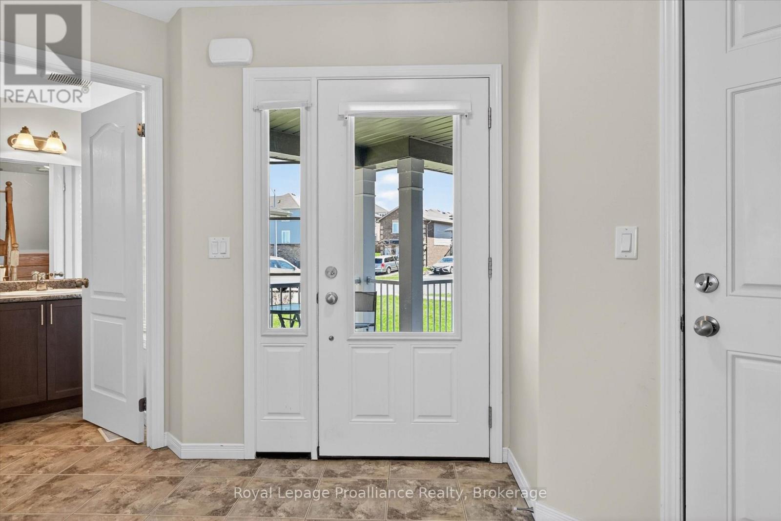 266 Louden Terrace, Peterborough (Monaghan Ward 2), Ontario  K9J 0C3 - Photo 3 - X13452952