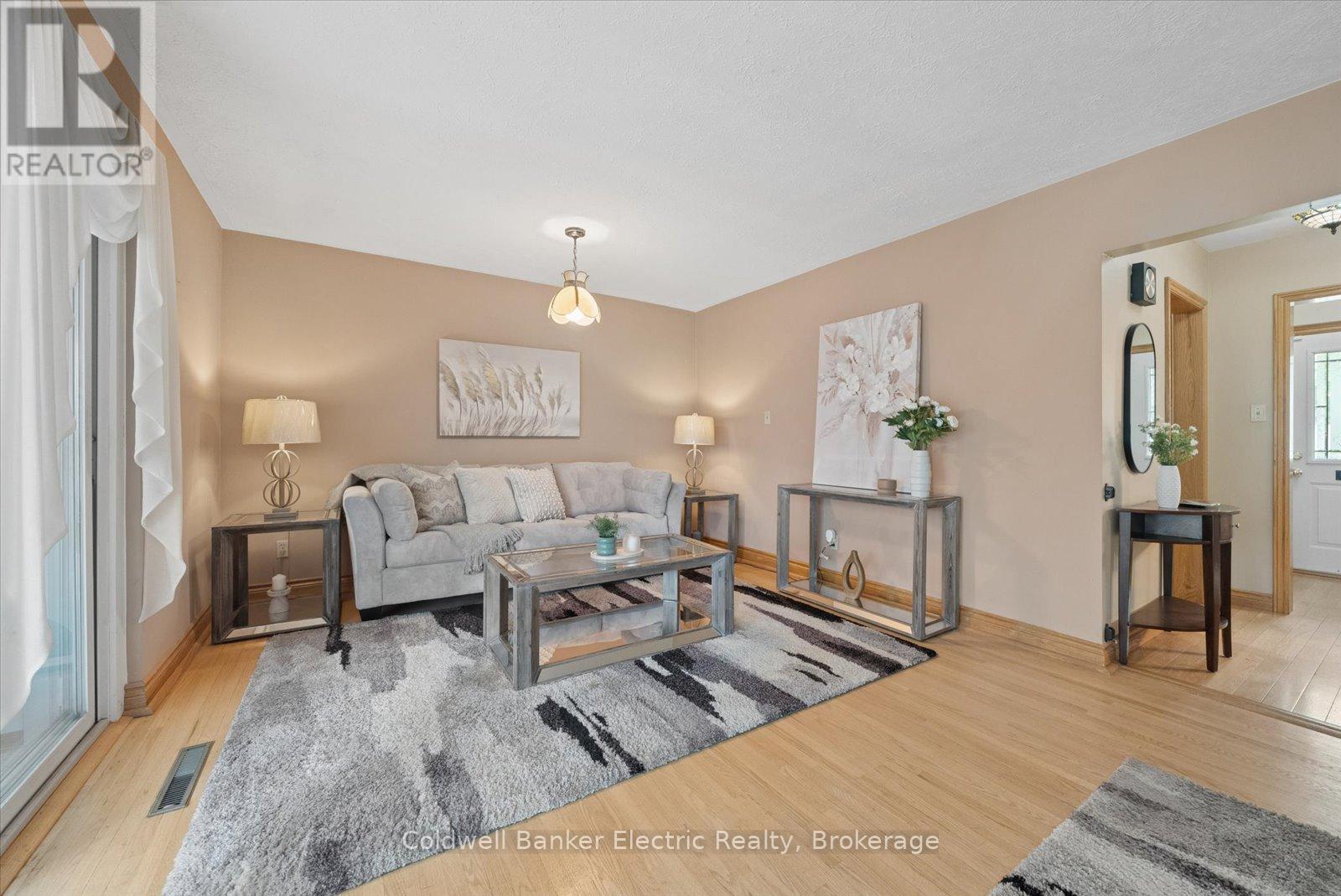 1497 Mayfair Avenue, Peterborough (Monaghan Ward 2), Ontario  K9J 6T3 - Photo 9 - X13453672