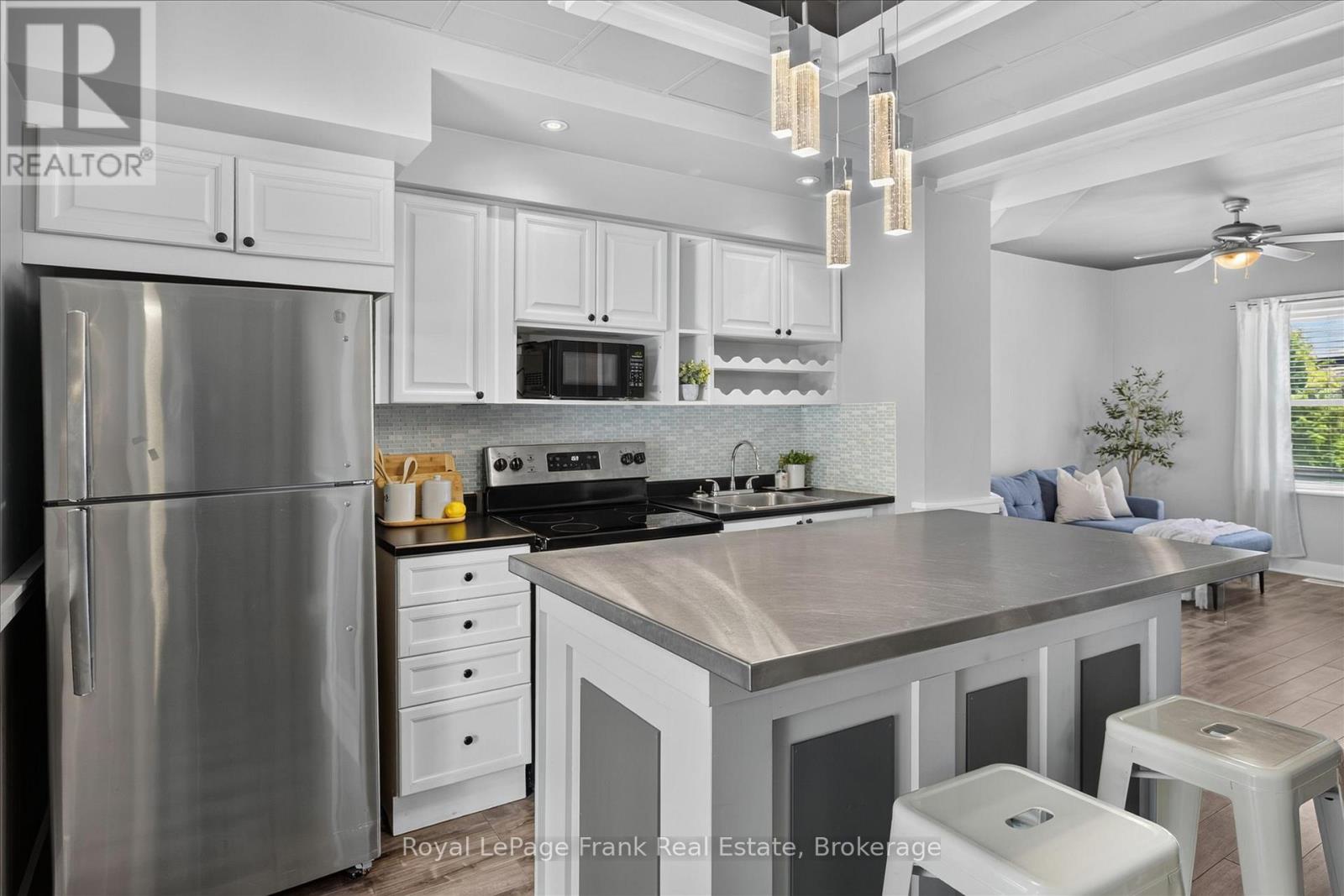 498 Hopkins Avenue, Peterborough (Town Ward 3), Ontario  K9H 2R8 - Photo 6 - X13457262