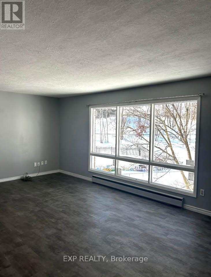 2 - 490 Stewart Street, Peterborough (Town Ward 3), Ontario  K9H 4B6 - Photo 3 - X13457934