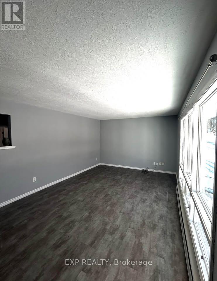 2 - 490 Stewart Street, Peterborough (Town Ward 3), Ontario  K9H 4B6 - Photo 4 - X13457934
