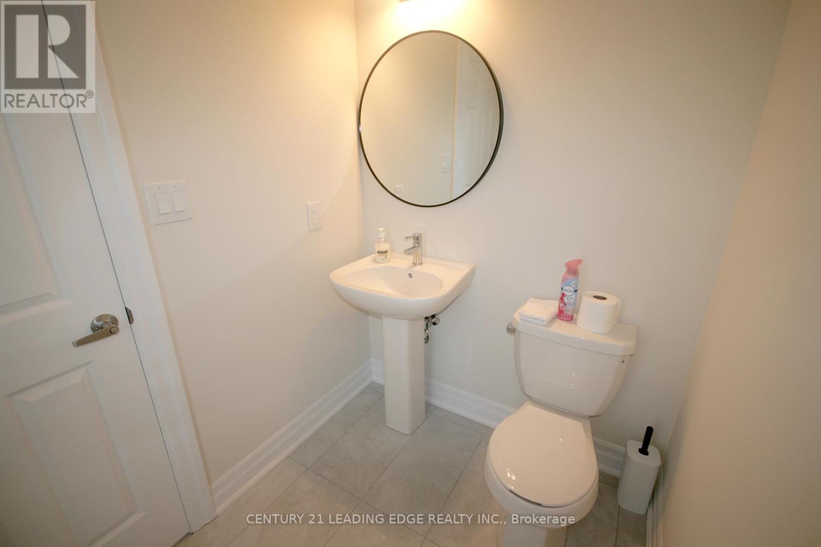 39 Ed Ewert Avenue, Clarington (Newcastle), Ontario  L1B 1G9 - Photo 4 - E13458534