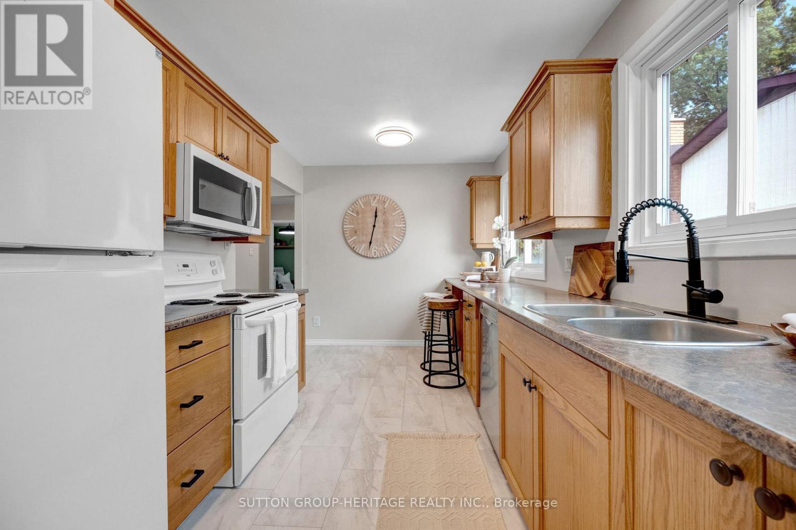 46 Alexander Avenue, Peterborough (Monaghan Ward 2), Ontario  K9J 6B4 - Photo 3 - X13459268