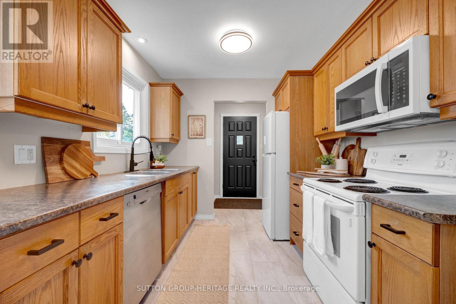 46 Alexander Avenue, Peterborough (Monaghan Ward 2), Ontario  K9J 6B4 - Photo 4 - X13459268