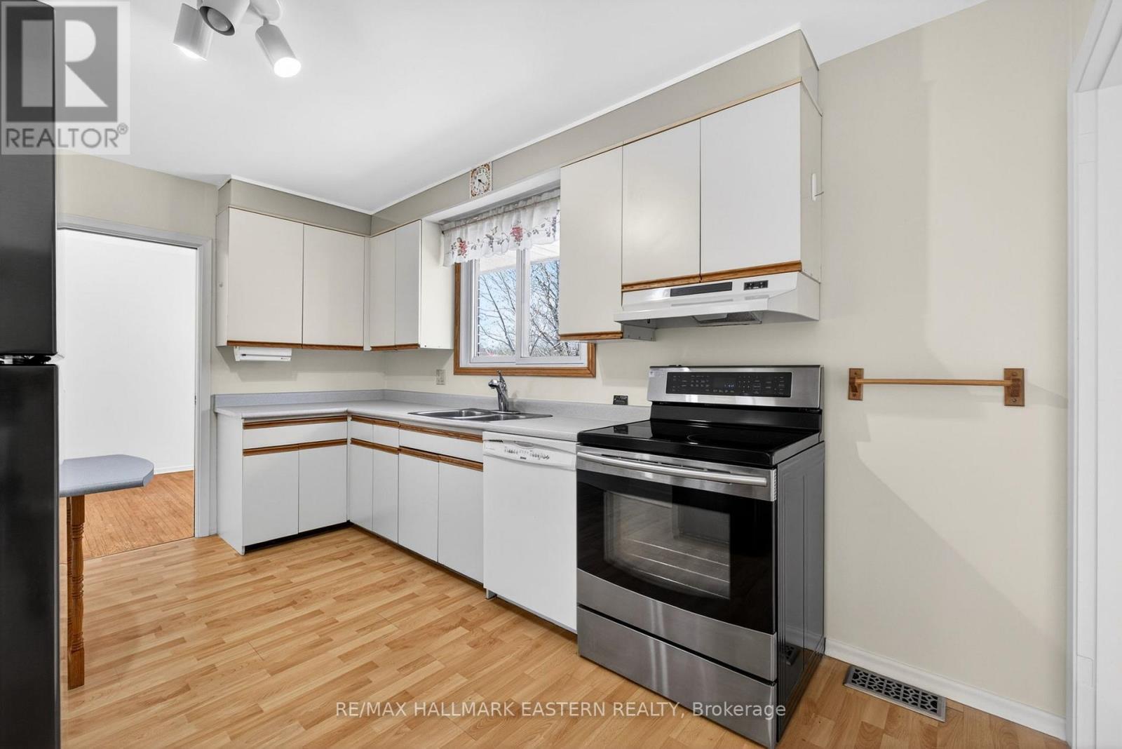 47 Springbrook Drive, Peterborough (Monaghan Ward 2), Ontario  K9J 1L3 - Photo 13 - X13460296