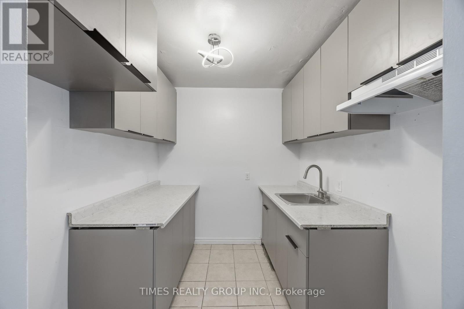 106 - 212 Brock Street, Peterborough (Town Ward 3), Ontario  K9H 2P5 - Photo 3 - X13461938