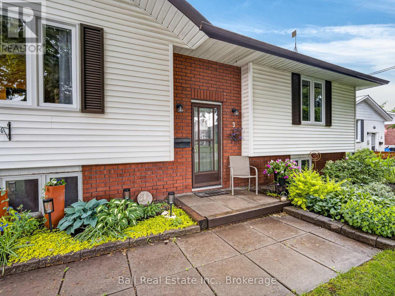 3 St James Street, Kawartha Lakes (Lindsay), Ontario  K9V 1L9 - Photo 2 - X13468198