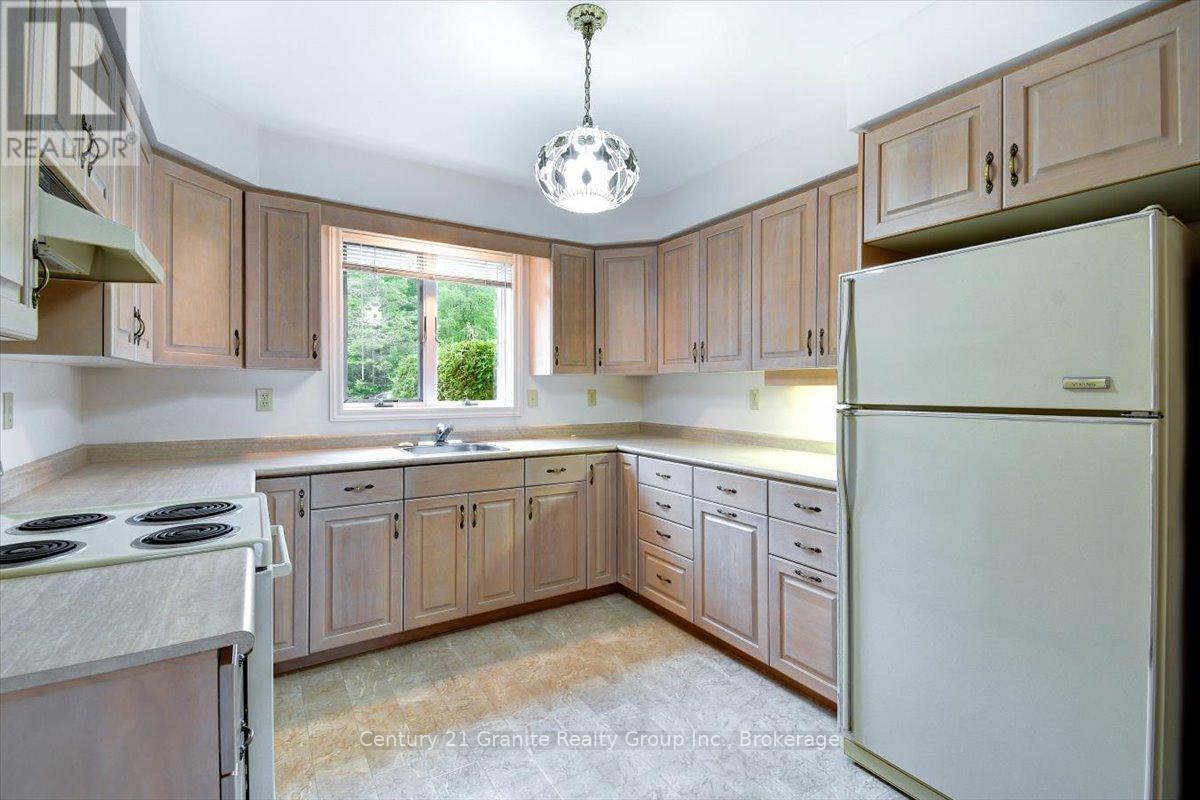 1351 Ojibway Road, Highlands East (Cardiff Ward), Ontario  K0L 2A0 - Photo 4 - X13473454