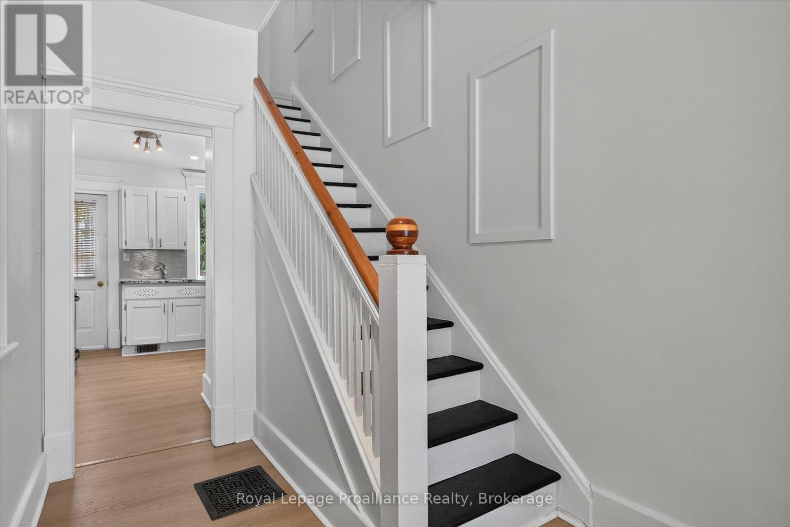 367 Edinburgh Street, Peterborough (Town Ward 3), Ontario  K9H 3G1 - Photo 12 - X13474184