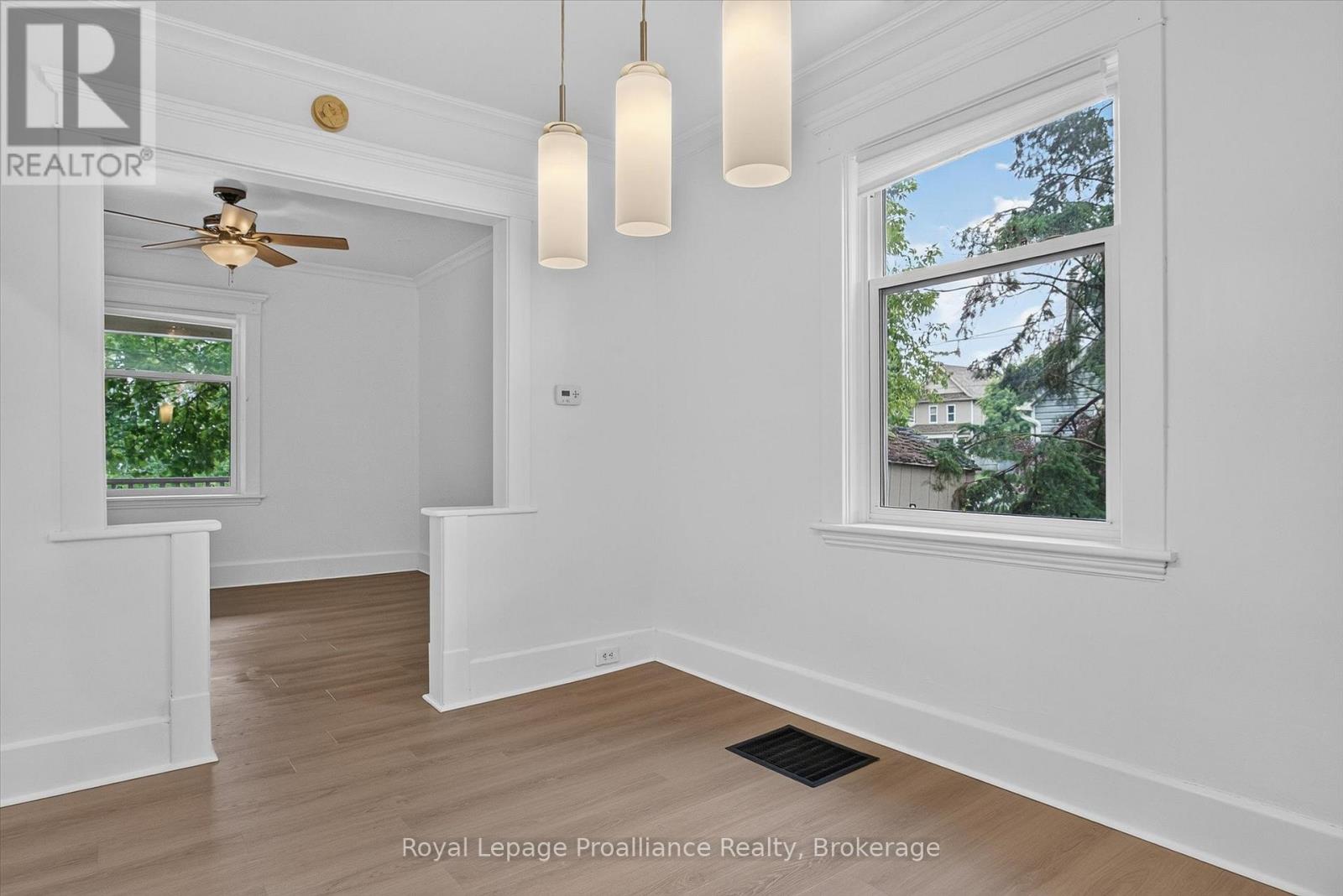 367 Edinburgh Street, Peterborough (Town Ward 3), Ontario  K9H 3G1 - Photo 3 - X13474184