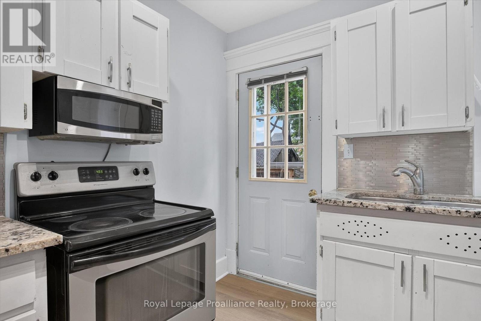 367 Edinburgh Street, Peterborough (Town Ward 3), Ontario  K9H 3G1 - Photo 8 - X13474184