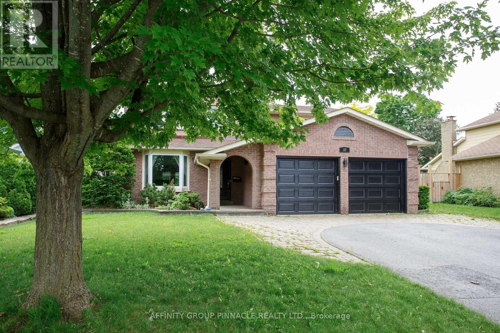 37 Parkway Avenue, Kawartha Lakes (Lindsay), Ontario  K9V 5J7 - Photo 2 - X13476276