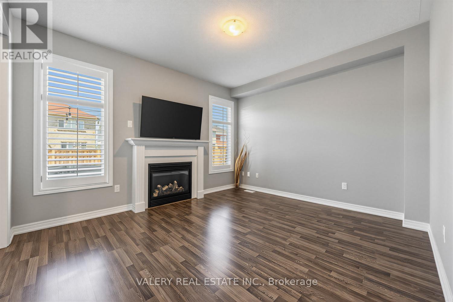 20 Mcdonald Crescent, Clarington (Newcastle), Ontario  L1B 0E2 - Photo 4 - E13479002