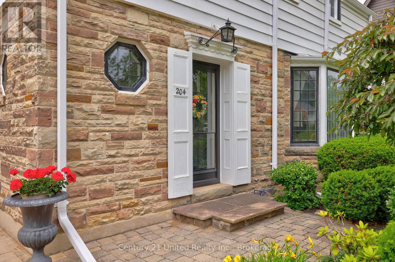 204 O'carroll Avenue, Peterborough (Northcrest Ward 5), Ontario  K9H 4V4 - Photo 3 - X13480512