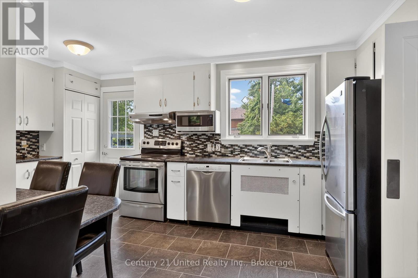 204 O'carroll Avenue, Peterborough (Northcrest Ward 5), Ontario  K9H 4V4 - Photo 6 - X13480512