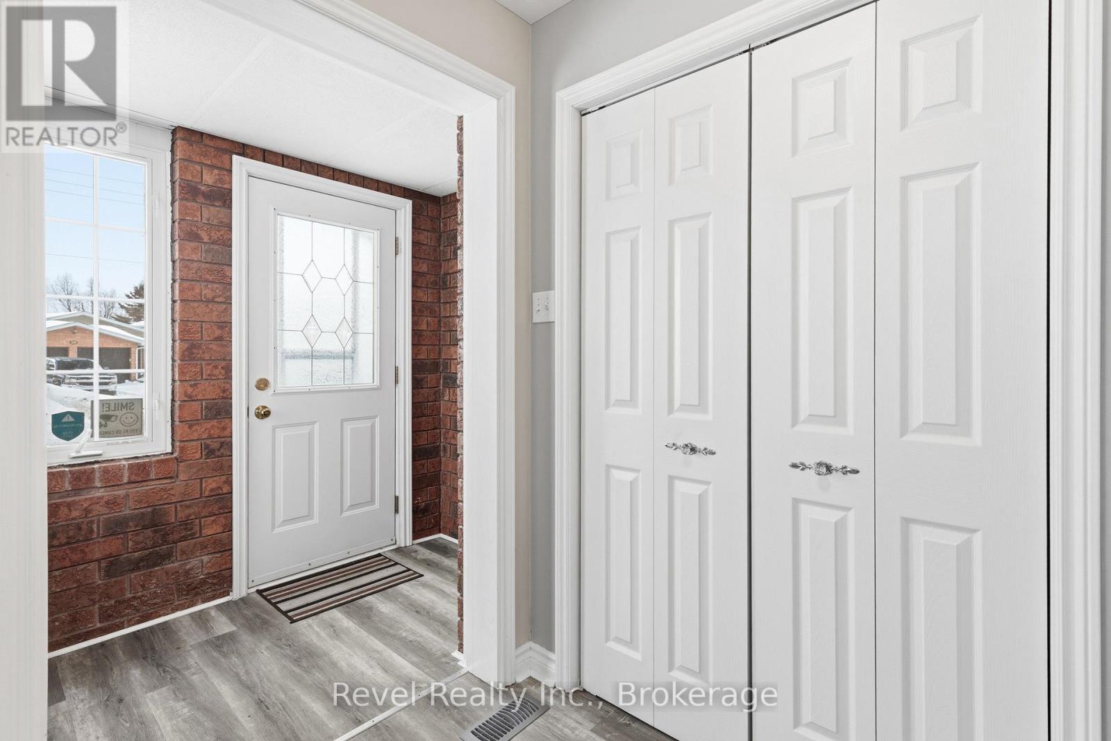 332 Mary Street W, Kawartha Lakes (Lindsay), Ontario  K9V 5X5 - Photo 4 - X13480644
